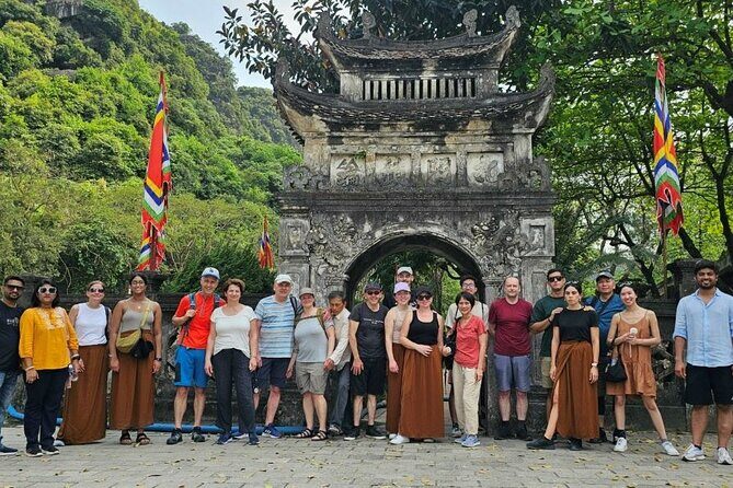 Hanoi to Ninh Binh: Hoa Lu, Trang An Boat & Mua Cave Day Tour - Guide and Group Size: What You Gain with English-Speaking Coordination