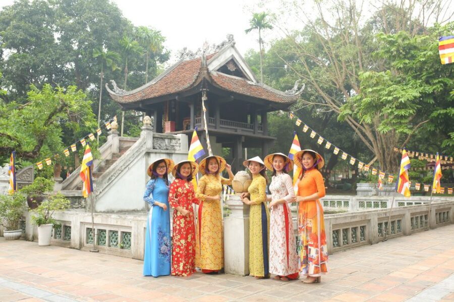 Hanoi: Traditional Ao Dai Dress and Non La Hat Rental - Non La hat: the finishing touch that changes everything