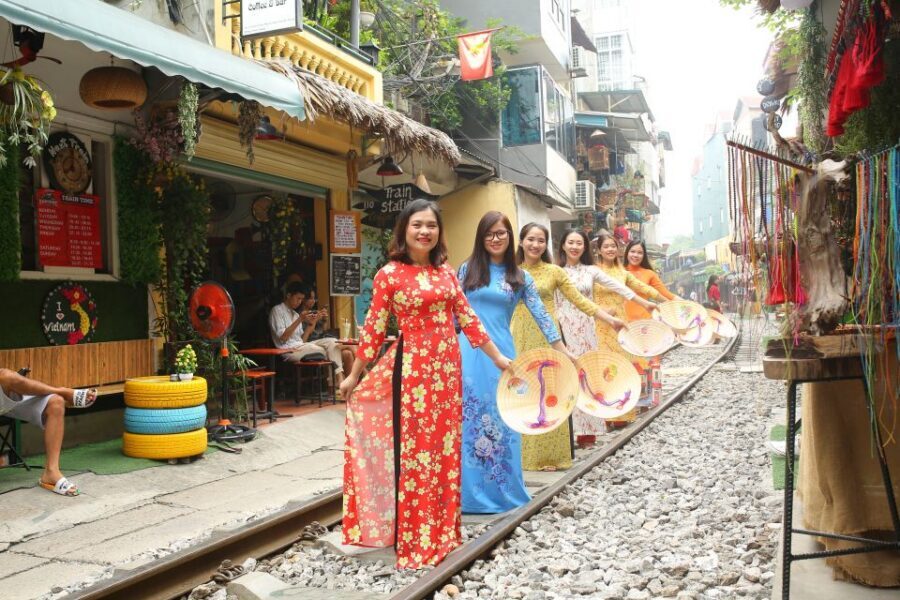 Hanoi: Traditional Ao Dai Dress and Non La Hat Rental - Booking call: should you book this Ao Dai and Non La rental?