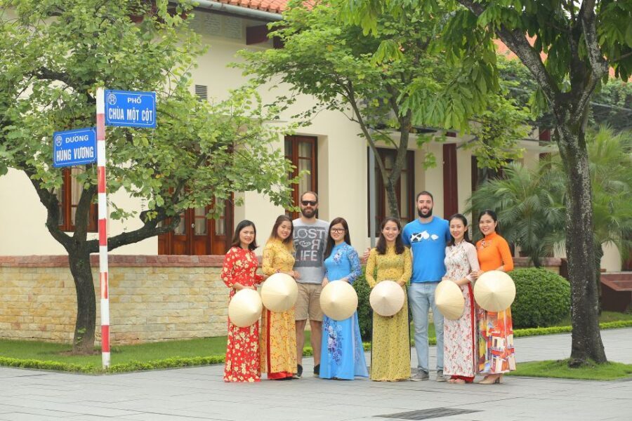 Hanoi: Traditional Ao Dai Dress and Non La Hat Rental - Where to take photos: building your DIY Hanoi route