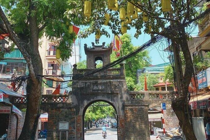 Hanoi Train Street Food Walking Tour - Quan Chuong Gate: a quick history stop that helps your orientation