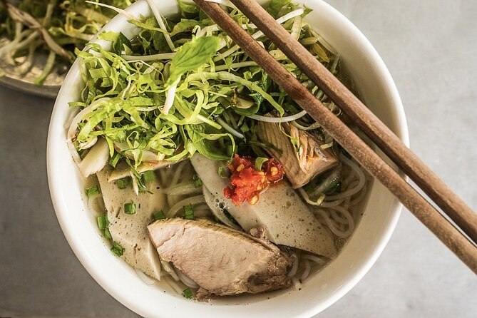 Hanoi Vegan Street Food Tour and Train Street - Dessert on Hang Dau Street: Kem Xoi or Che Xoai