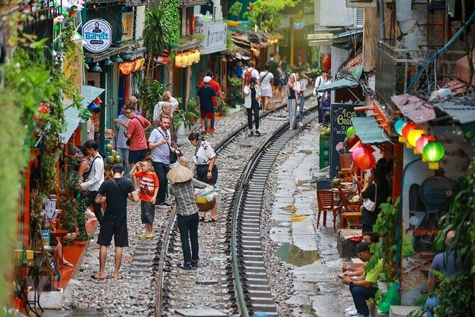 Hanoi Vespa After Dark Street food + Train Street+ Live Music - Hồ Trúc Bạch and Ngu Xa Street: the street-food lineup