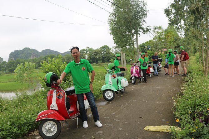 Hanoi Vespa Tour Explore Red River Delta & Rural Villages 5 Hours - Heading Back to Hanoi: Fruit, a Local Family Visit, and Quieter Roads