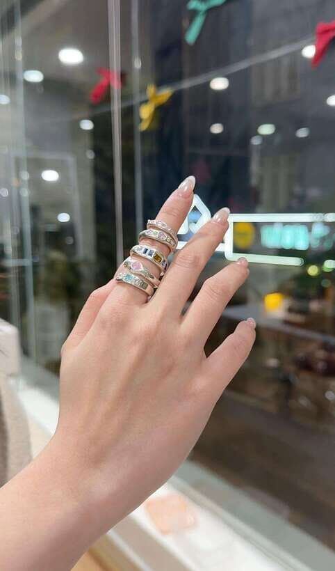 Hanoi: Vietnam Gemstone Silver Clay Ring Workshop - Picking your stone colors and sketching your design