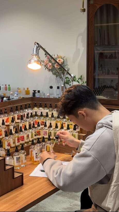 Hanoi: Vietnam Scents Perfumery Class - The olfaction test: your nose picks the direction