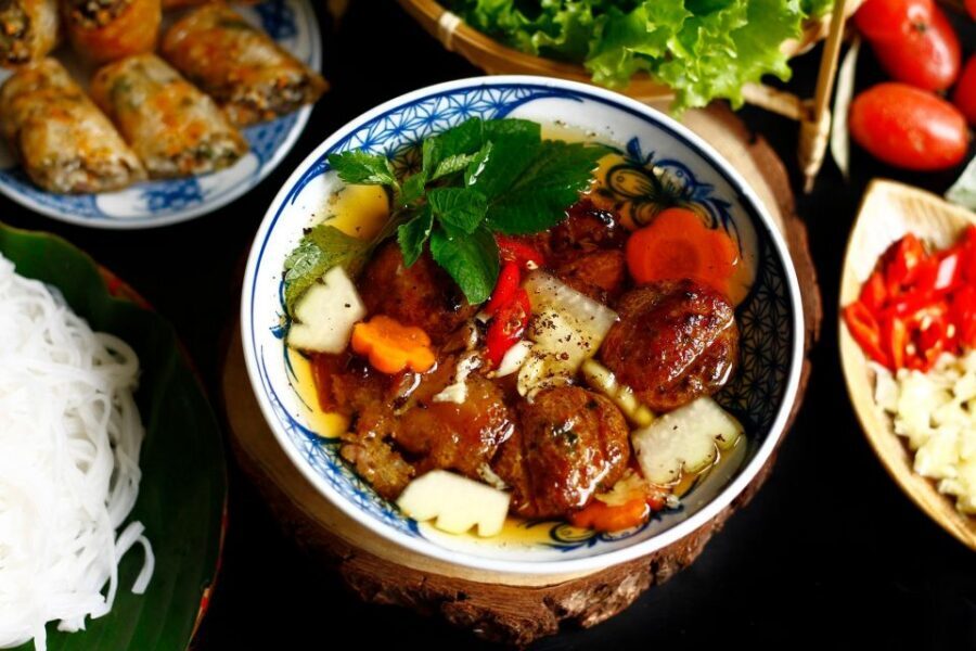 Hanoi: Walking Street Food Tour & Train Street w/Local Guide - Vegetarian and vegan options: street food that actually works for you