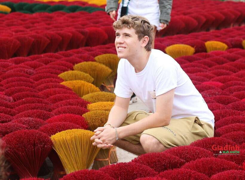 Hanoi's artisan trail:Incense Village,Hat,Lacquer & Train St - From Hanoi Old Quarter to working craft villages