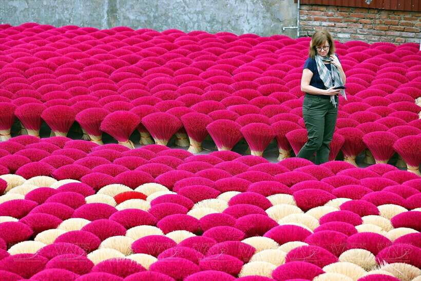 Hanoi's artisan trail:Incense Village,Hat,Lacquer & Train St - Chuong conical hat village: 300-year craft and possible war stories
