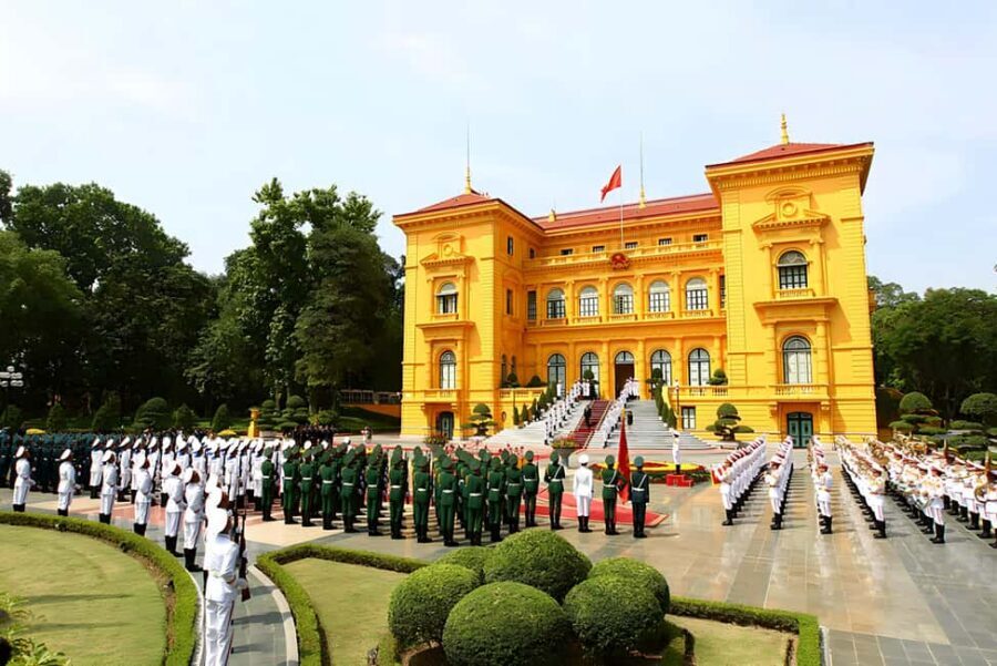 Hanoi’s French Quarter Tour and Train Street - Quán Sứ Pagoda: Hanoi’s religious life in one central stop