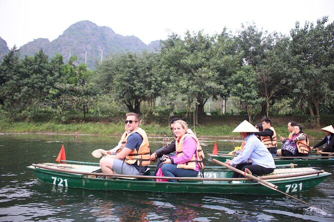 Hidden Ninh Binh Luxury Full Day Group Tour (Tam Coc - Hoa Lu) - Hoa Lu Temples of the Dinh & Le Dynasties: A Quick History Stop That Isn’t Just Stairs