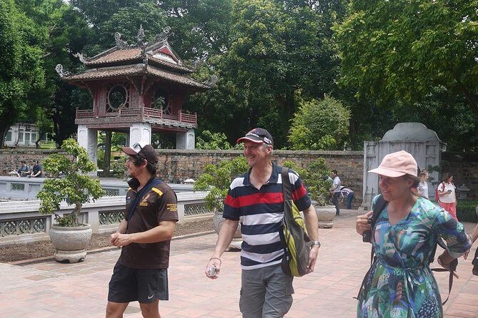Highlight- Hanoi city tour and Cycle around old quarter - Hoan Kiem Lake: your easy heart-of-Hanoi hour