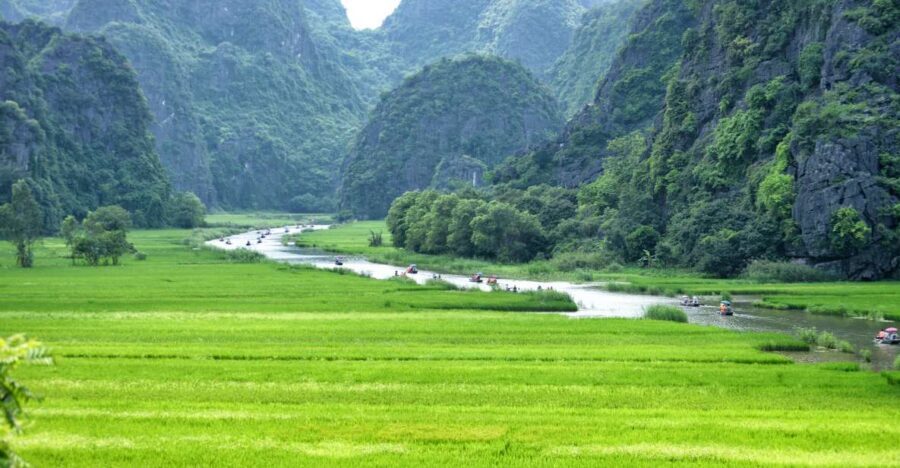 Hoa Lu-Mua Cave-Tam Coc-Bich Dong-Thung Nham National Park - Lunch at a local bungalow: the meal break that keeps the day sane
