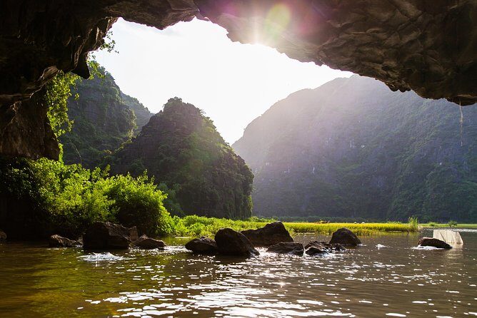 Hoa Lu - Mua Cave - Tam Coc/Trang An - DELUXE Small Group Tour - Lunch at a Local Restaurant: Set Menu, Real Fuel