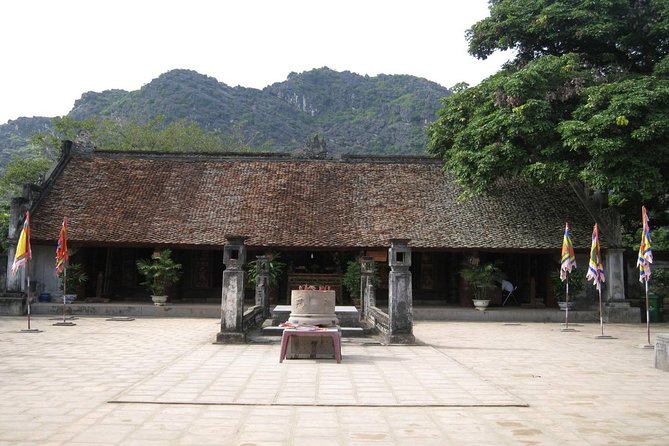 Hoa Lu - Tam Coc boat Trip and Mua Cave - Trang An area lunch: a reset, not a food tour
