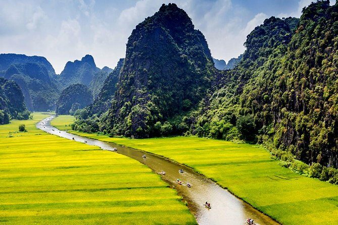 Hoa Lu Tam Coc Full-Day DELUXE Tour Including BUFFET LUNCH & River Boat Ride - Lunch at Ninh Binh: buffet convenience with a local-food reality check