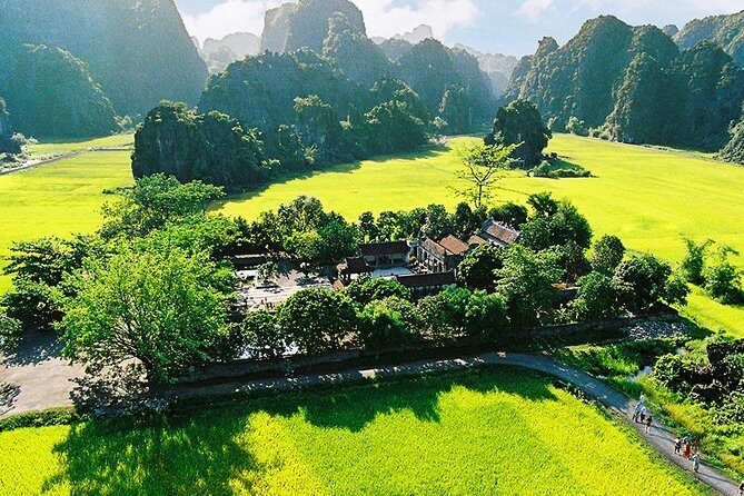 Hoa Lu Tam Coc Full Day Tour: Small Group Tour & Buffet Lunch - What to pack for a comfortable day (based on how the tour runs)