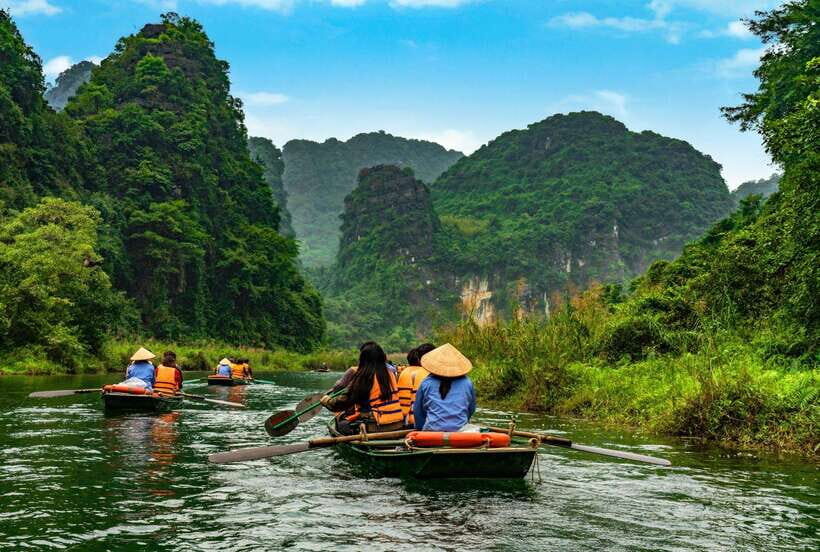 Hoa Lu, Tam Coc, & Mua Cave Day Trip with Lunch & Limousine - Key moments worth knowing before you go