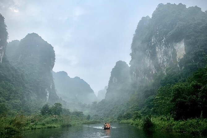 Hoa Lu - Tam Coc - Mua Cave Full Day - LIMOUSINE - Lunch at 11:45: a buffet that’s actually built for mixed diets