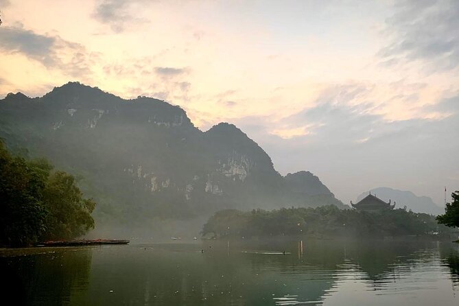Hoa Lu - Tam Coc - Mua Cave Full Day - LIMOUSINE - Mua Cave entrance is included: the climb that rewards the tired legs