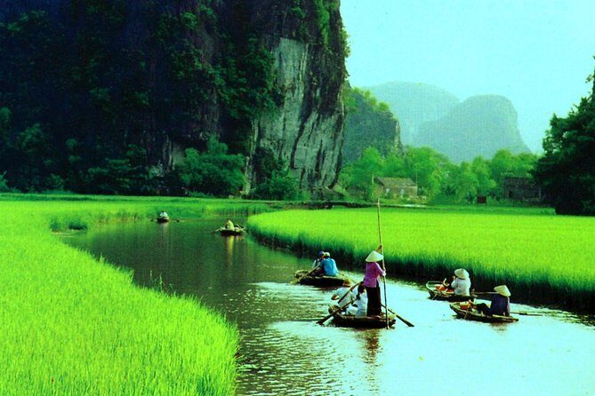Hoa Lu -Trang An -Hang Mua Small Group Full day From Hanoi - Lunch break: when buffet style helps the schedule
