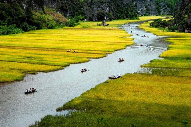 Hoa Lu -Trang An -Hang Mua Small Group Full day From Hanoi - Tam Cốc–Bích Động boat ride: how to get the best cave views