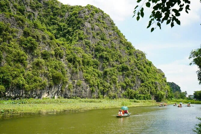 Hoa Lu - trang an - mua cave 1 day buffet luch - Hoa Lu Temples: Where Vietnam’s Old Capital Still Feels Close