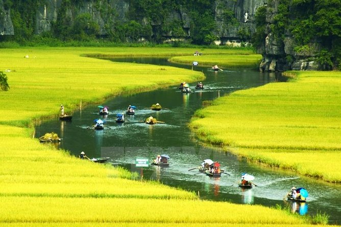HOA LU -TRANG AN -MUA CAVE Full Day Including Boat Entrance Fees and Lunch - Hoa Lu temples of the Dinh and Le Dynasties: where the story starts