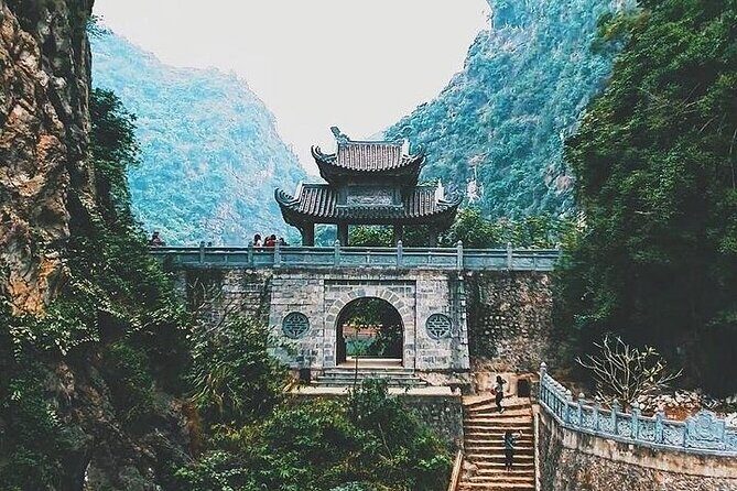 Hoa Lu – Trang An – Mua Cave Fullday Tour - Trang An UNESCO boat caves: why this ride is the main event