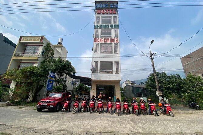 Hoang Kim Ha Giang Tours: A Journey Through Culture - Day 3: Dong Van Town, Dinh Vua Meo, and Quan Ba Heaven Gate