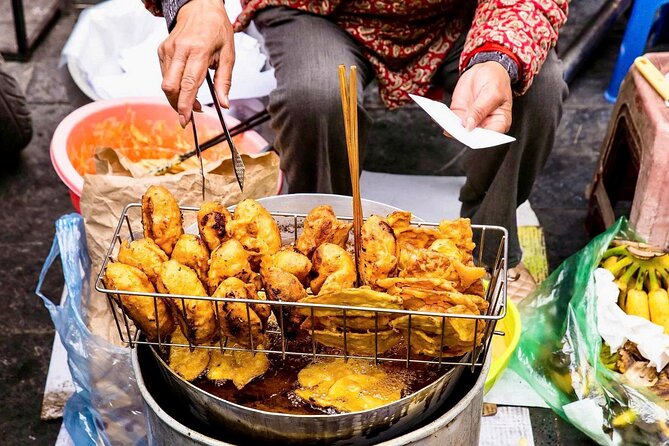 (HOT) Hanoi Guided Street Food and Train Street Tour with Local - Stop 1: Hanoi Train Street and why it’s more than a photo