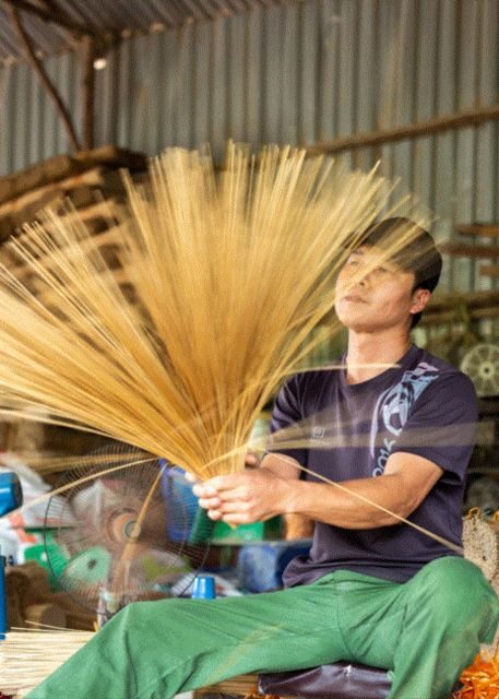 Incense Village-Tam Coc-Hoa Lu Small Group of 9 From Hanoi - Lunch in Ninh Binh province: fuel for boat time and walking