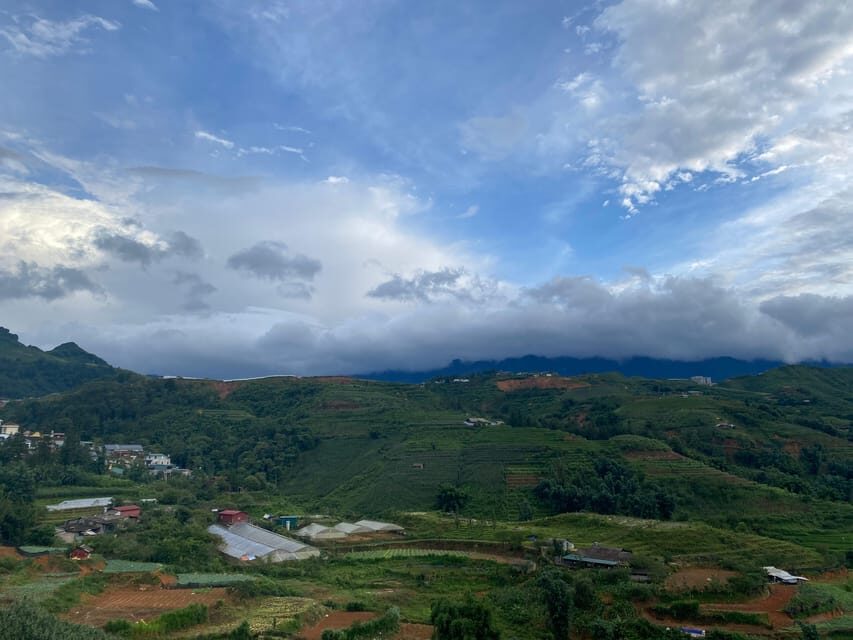 Journey Through Sapa Terraces & Traditions - Cat Cat Road descent: a gentle start that sets your rhythm
