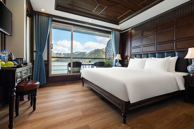 La Casta Cruise - 5 Star Luxury HALONG & LAN HA BAY - 2Day/1Night - Day 2: sunrise tai chi and breakfast on the sundeck