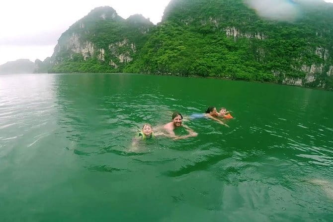 Lan Ha Bay 2 days tour with 3-star cruise - Food on Board: Fresh Seafood plus Real Variety