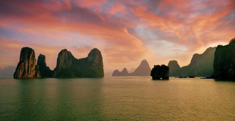 Lan Ha Bay: Full Day Boat Trip Kayak, Snorkel, Beach, Cave - Cruising out with floating villages and fish-farm views
