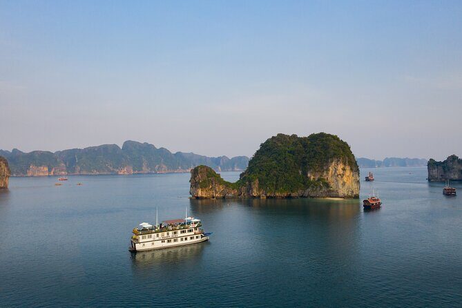 Lan Ha Bay - Ha Long Bay 2 Days 1 Night on Cruise - Day 1 on the bay: lunch cruise, kayaking, and a wild-beach pause