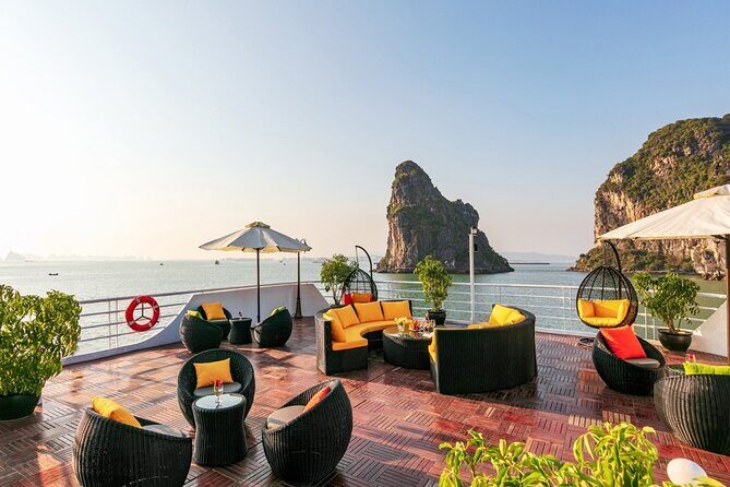 Lan Ha bay luxury cruise 2D/1N: Kayaking, jumping & Swimming at pristine places - Lan Ha vs Ha Long: why your “quiet bay” time matters