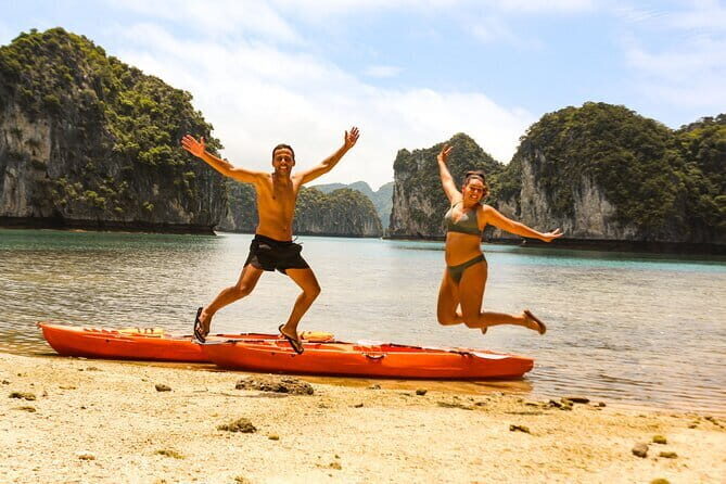 Lan Ha to Ha Long Bay Cruise and Kayaking from Cat Ba Island - Return to Lan Ha: A Different Route Plus Another Secluded Beach