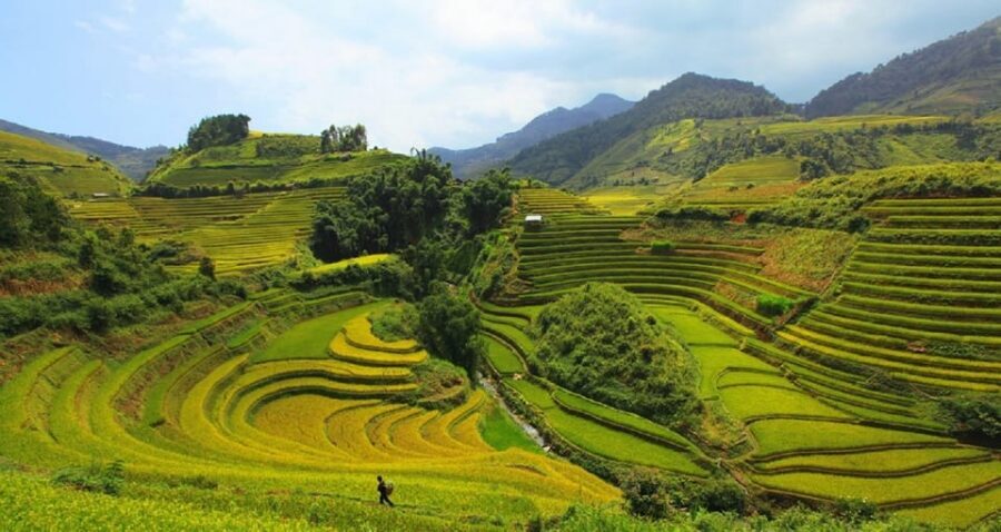 Lao Chai: Full-Day Ta Van Trek Tour from Sapa - Down the River to Lao Chai: Time With Local Families
