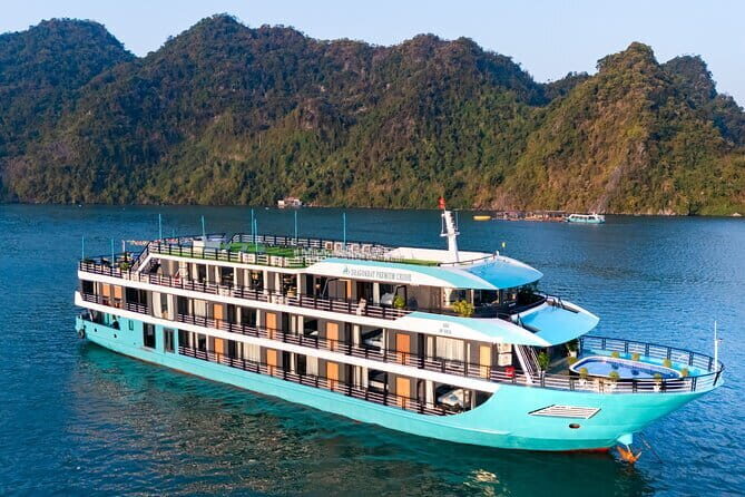 Le Theatre Cruise - Wonder on Ha Long & Lan Ha Bay 2 Days Tour - Day 1 in Lan Ha Bay: Ao Ech kayaking and a more relaxed side of Ha Long