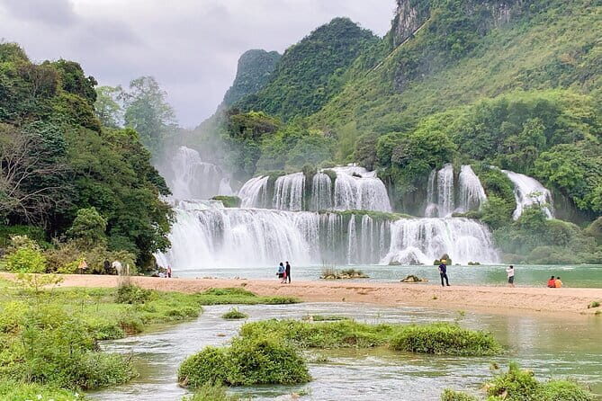 Led By Women Hanoi Jeep Food Tours - Stop 1: Hoan Kiem Lake banh cuon and front-row steam
