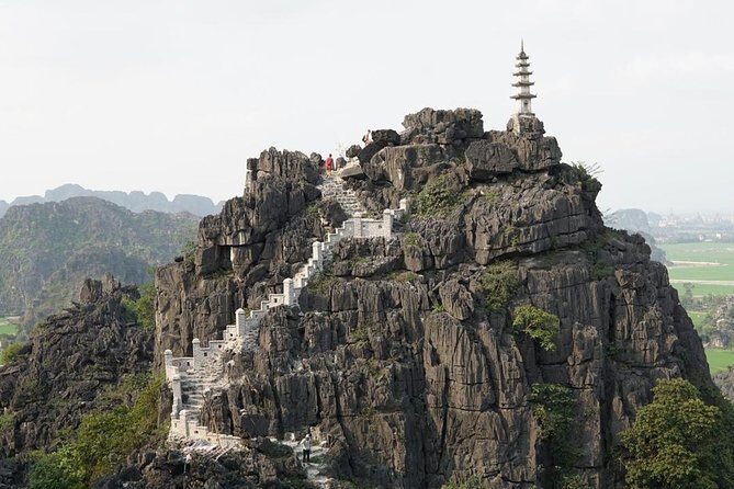 Luxury Bai Dinh Pagoda ,Trang An Boat Trip & Mua Cave 1 Day Trip - Mua Cave (Dancing Cave): almost 500 steps to the view