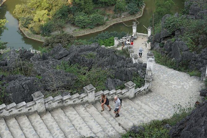 Luxury Bai Dinh Pagoda ,Trang An Boat Trip & Mua Cave 1 Day Trip - Bai Dinh Pagoda: big scale, record-style sights, and an easy way to tour