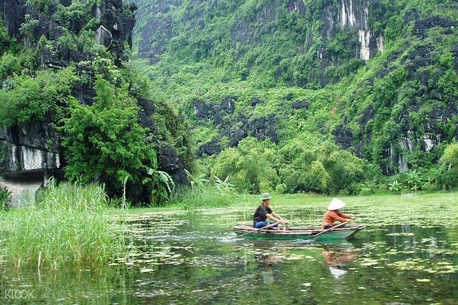 Luxury Hoa Lu - Tam Coc 1 Day Tour From Hanoi - By Limousine & Small Group - Tam Coc Bamboo Boat on the Ngo Dong River: The Main Event