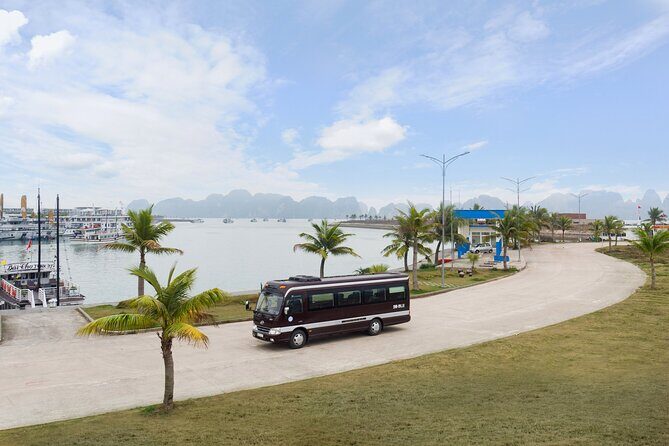 Luxury Limousine Bus transfer Ha Noi Old Quarter to Ha Long Bay - The Driver and Guide Element: Small Details That Reduce Friction