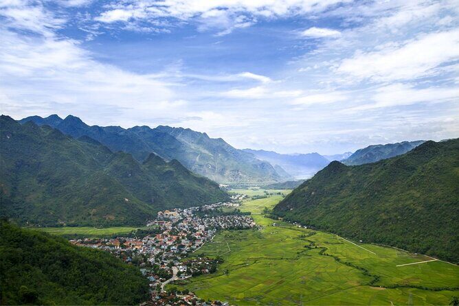 Mai Chau Day Tour from Hanoi – Bike & Ethnic Village Experience - From Hanoi Old Quarter to Mai Chau Valley: early start, real change of pace