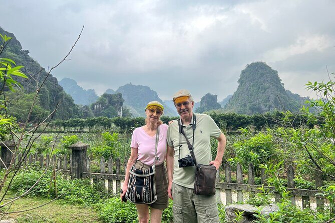 Majestic Ninh Binh Discovery: Mua Cave & Tam Coc private tour - Tam Coc sampan ride: the limestone caves that feel like Halong on land