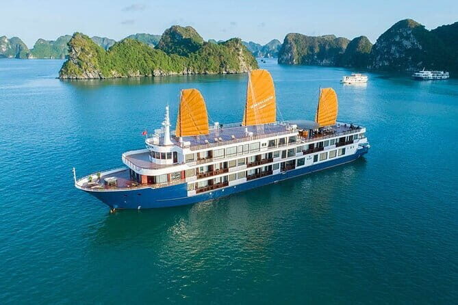 Mon Cheri Cruises 2 Days 1 Night - Cooking spring rolls onboard, plus that buy-one-get-one happy hour