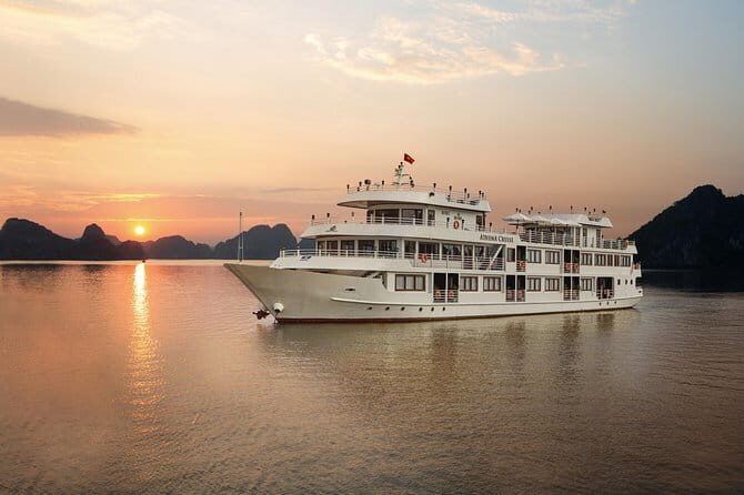 Mon Cheri Cruises 2 Days 1 Night - Evening on board: dinner first, then night programming